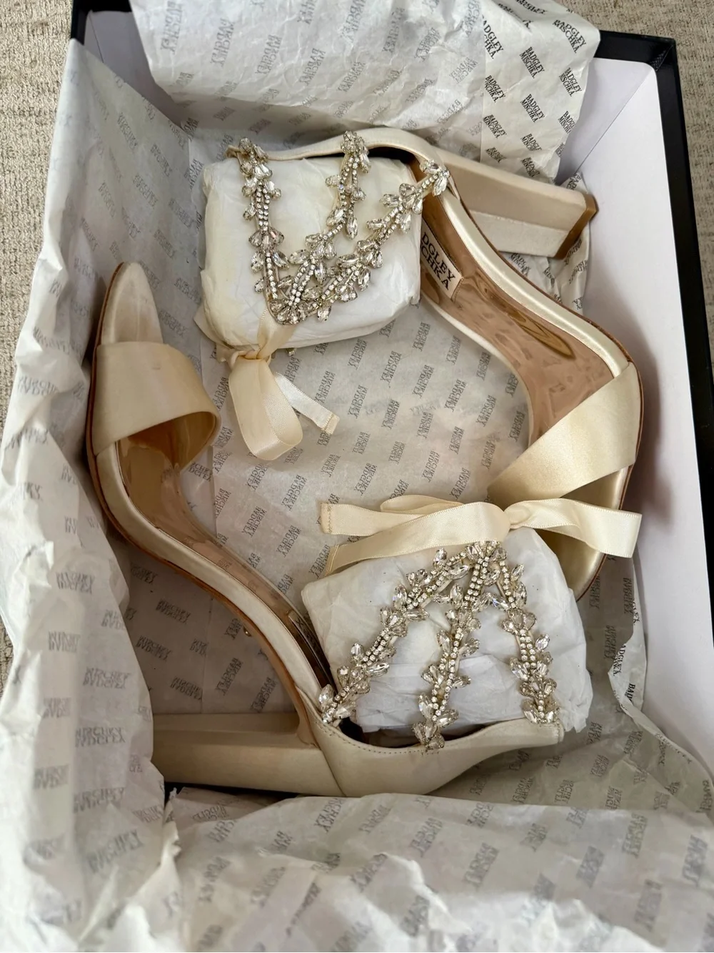 Badgley Mischka Ivory Satin Rhinestone Leaf Ribbon Ankle Tie Block Heels 7